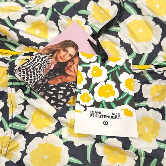 Diane von Furstenberg x target collab Women's Nylon Packable Yellow Poppy Short - Picture 3 of 9
